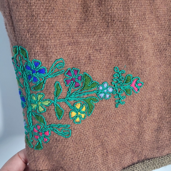 Vintage brown wool vest with embroidery - Picture 13 of 16